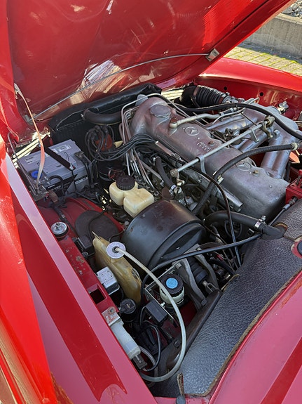 Mercedes-Benz 230 SL 15 of 16