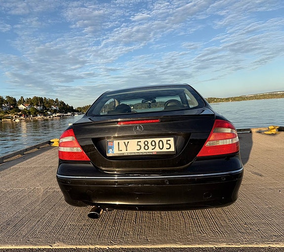 Mercedes-Benz CLK200 2 of 20