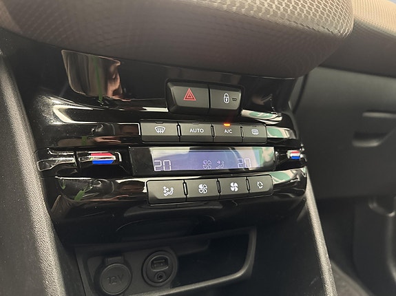 Peugeot 2008 17 of 23
