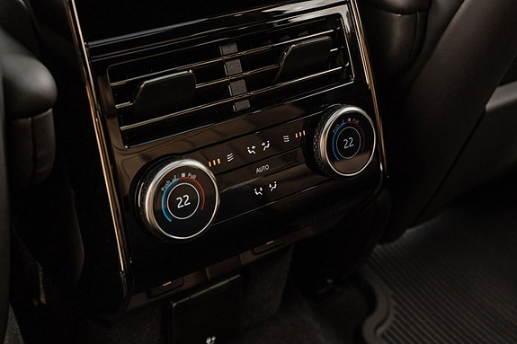 Land Rover Range Rover Sport 18 of 30