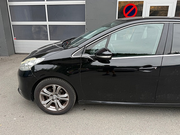 Peugeot 208 9 of 22