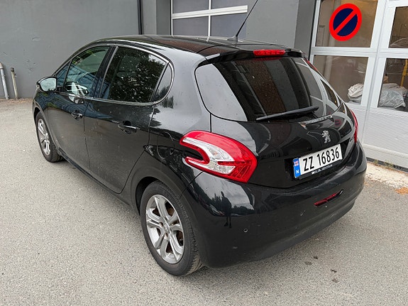 Peugeot 208 8 of 22