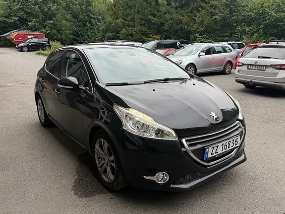 Peugeot 208 3 of 22