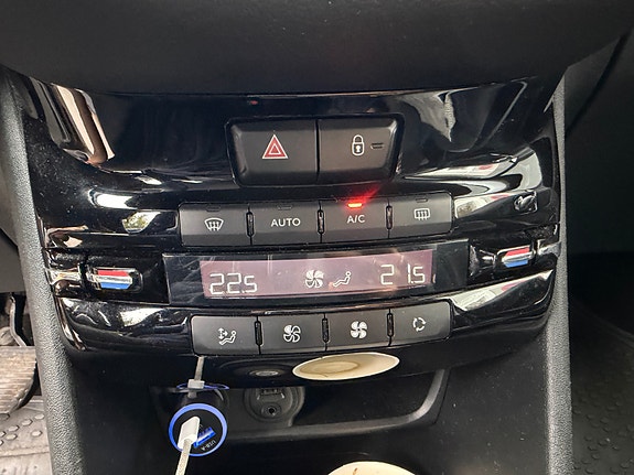 Peugeot 208 18 of 22