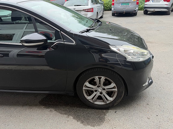 Peugeot 208 4 of 22