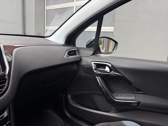 Peugeot 208 19 of 22