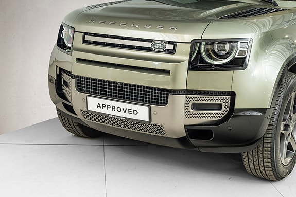 Land Rover Defender 110 4 of 30
