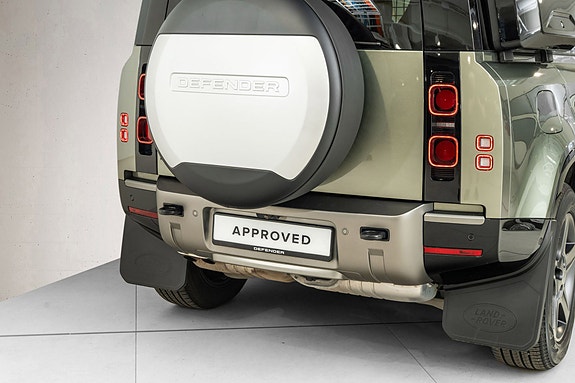 Land Rover Defender 110 7 of 30