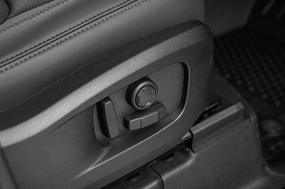 Land Rover Defender 110 29 of 30