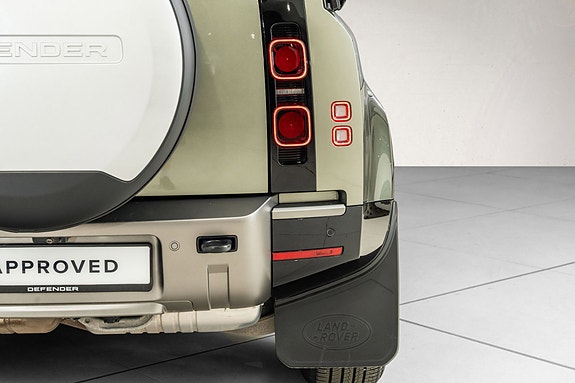 Land Rover Defender 110 8 of 30