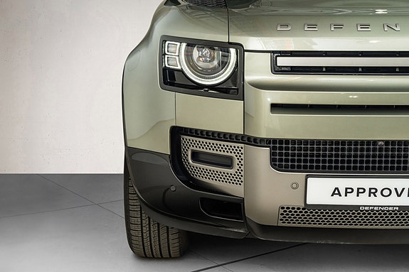 Land Rover Defender 110 3 of 30