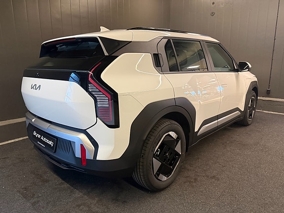 Kia EV3 3 of 28