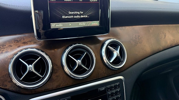 Mercedes-Benz GLA220 d 28 of 30