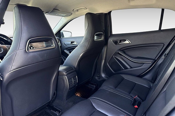 Mercedes-Benz GLA220 d 12 of 30