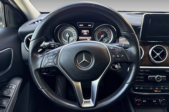 Mercedes-Benz GLA220 d 14 of 30