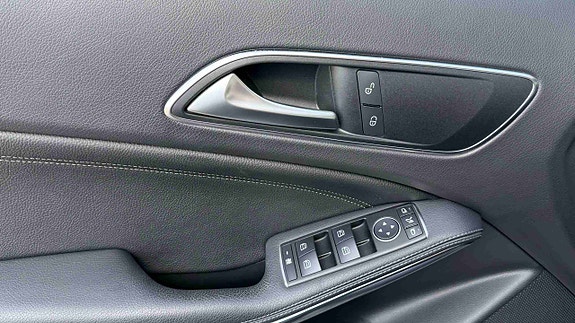 Mercedes-Benz GLA220 d 27 of 30