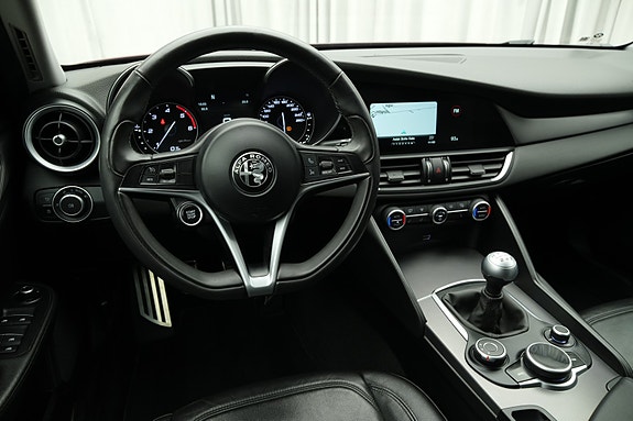 Alfa Romeo Giulia 24 of 30