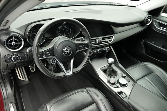Alfa Romeo Giulia 22 of 30