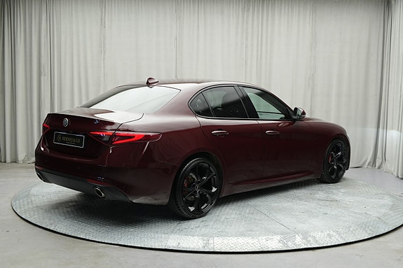 Alfa Romeo Giulia 11 of 30