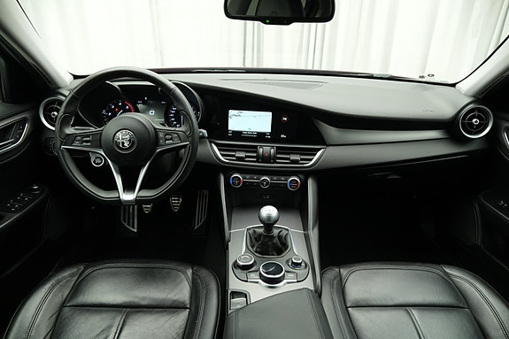 Alfa Romeo Giulia 23 of 30