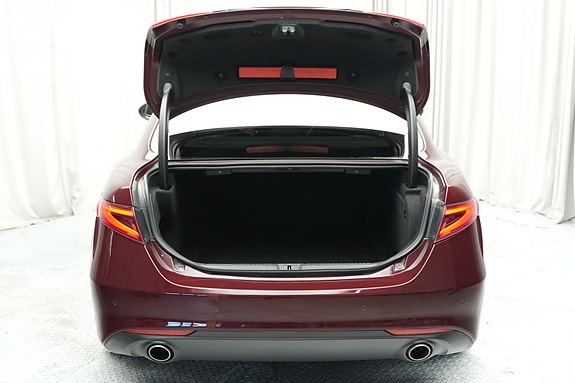 Alfa Romeo Giulia 14 of 30