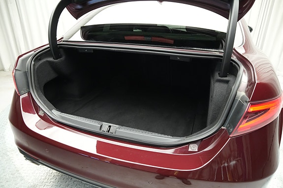 Alfa Romeo Giulia 15 of 30