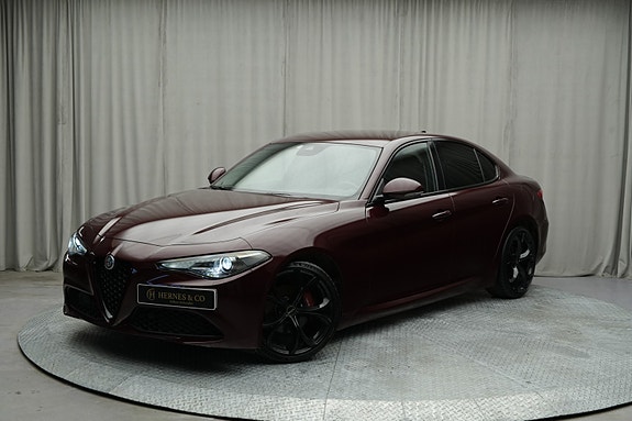 Alfa Romeo Giulia 2 of 30