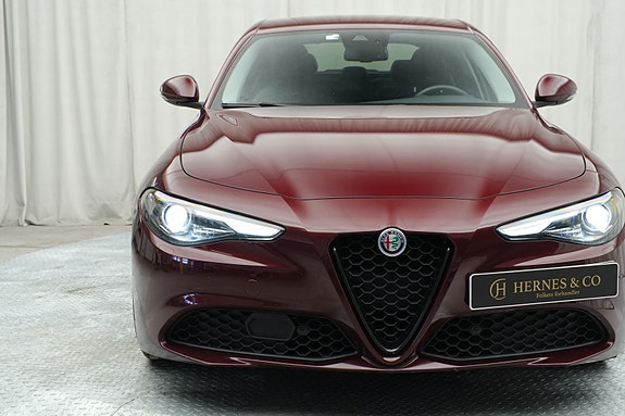 Alfa Romeo Giulia 4 of 30