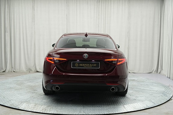 Alfa Romeo Giulia 13 of 30