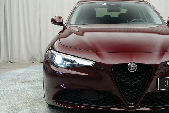 Alfa Romeo Giulia 6 of 30