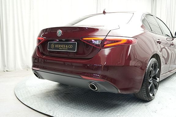 Alfa Romeo Giulia 12 of 30