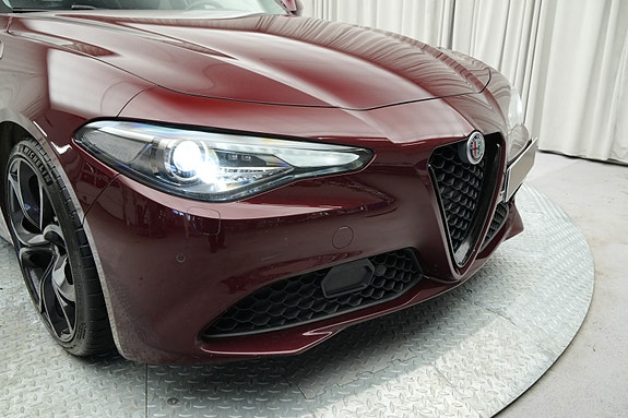 Alfa Romeo Giulia 7 of 30
