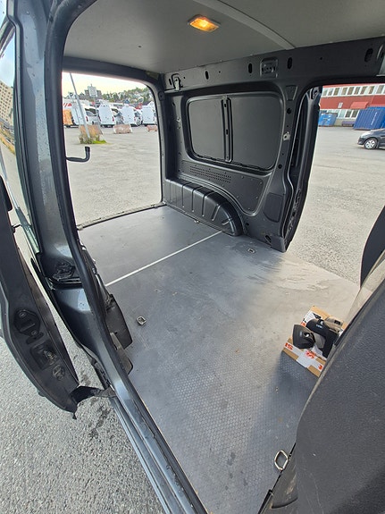 Volkswagen Caddy Maxi 17 of 17