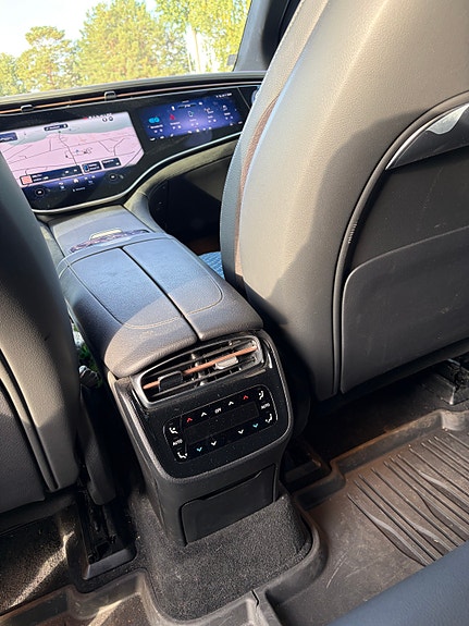 Mercedes-Benz EQE SUV 13 of 24
