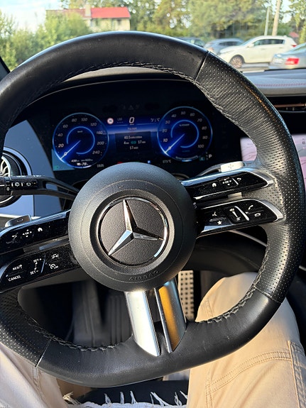 Mercedes-Benz EQE SUV 21 of 24