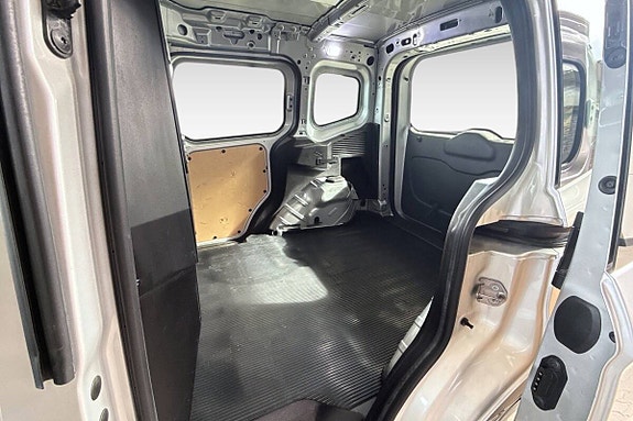 Ford Transit Courier 11 of 20