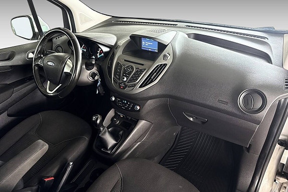 Ford Transit Courier 13 of 20