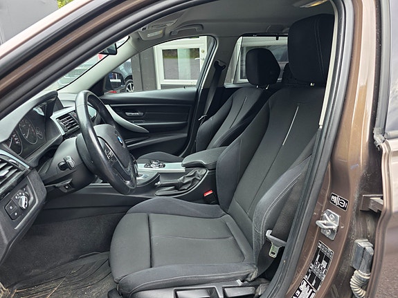 BMW 328i 8 of 26