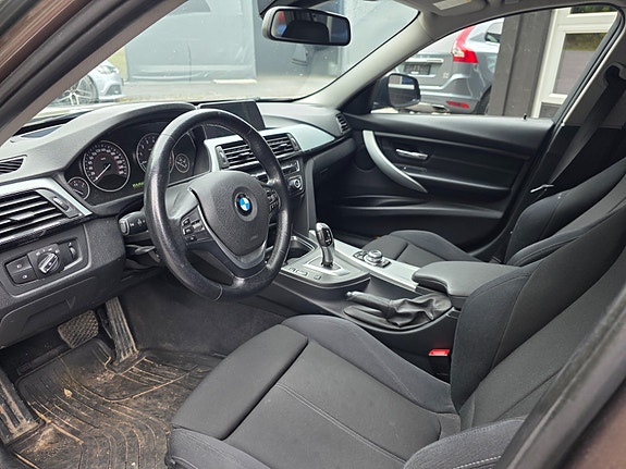 BMW 328i 9 of 26