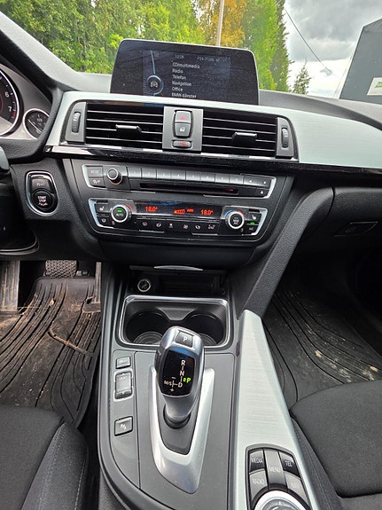 BMW 328i 15 of 26