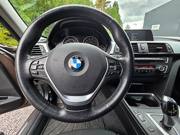 BMW 328i 14 of 26