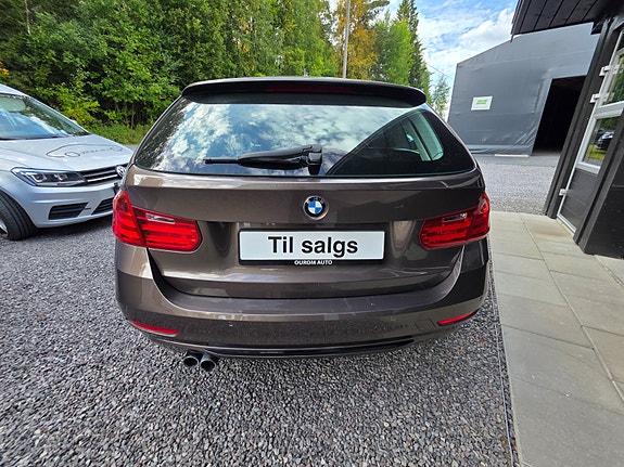 BMW 328i 3 of 26