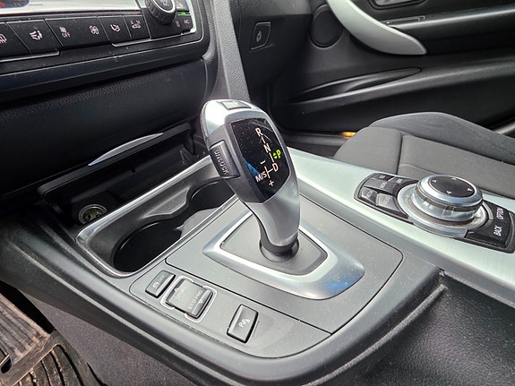 BMW 328i 16 of 26