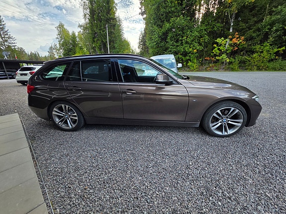 BMW 328i 2 of 26