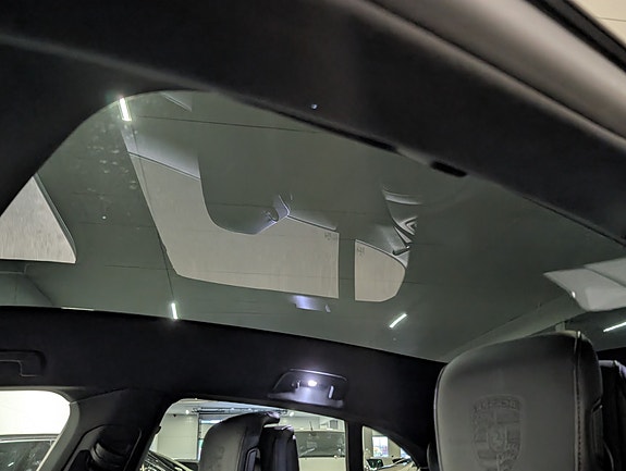 Porsche Taycan 13 of 28