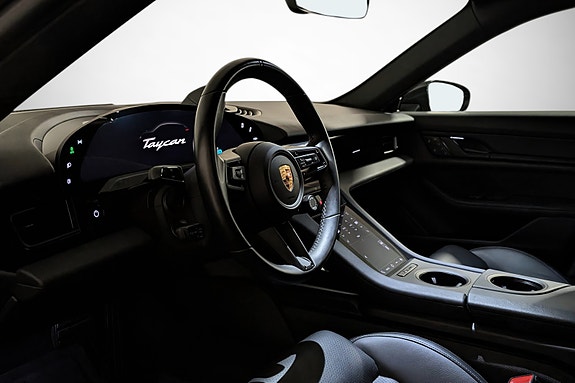 Porsche Taycan 14 of 28