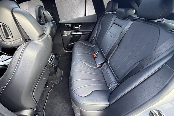 Mercedes-Benz EQE350 SUV 20 of 25
