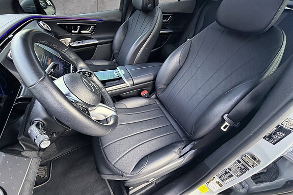 Mercedes-Benz EQE350 SUV 18 of 25