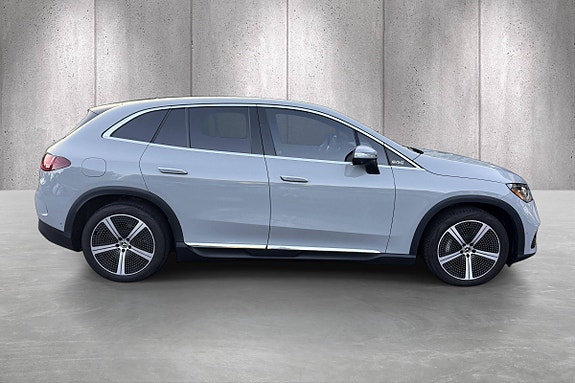 Mercedes-Benz EQE350 SUV 8 of 25