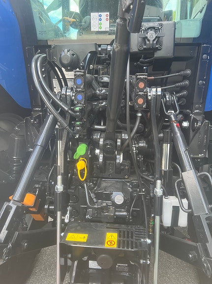 New Holland T5 120 DualCommand 2 of 12